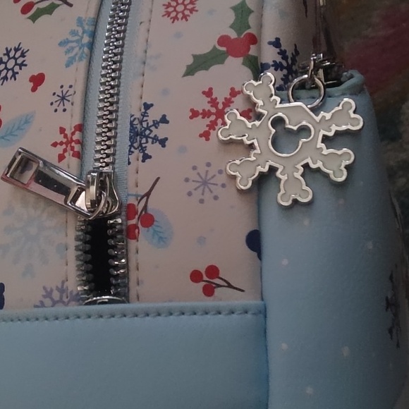 Disney Her Universe Minnie and Mickey Snow Angel mini backpack - Picture 4 of 5